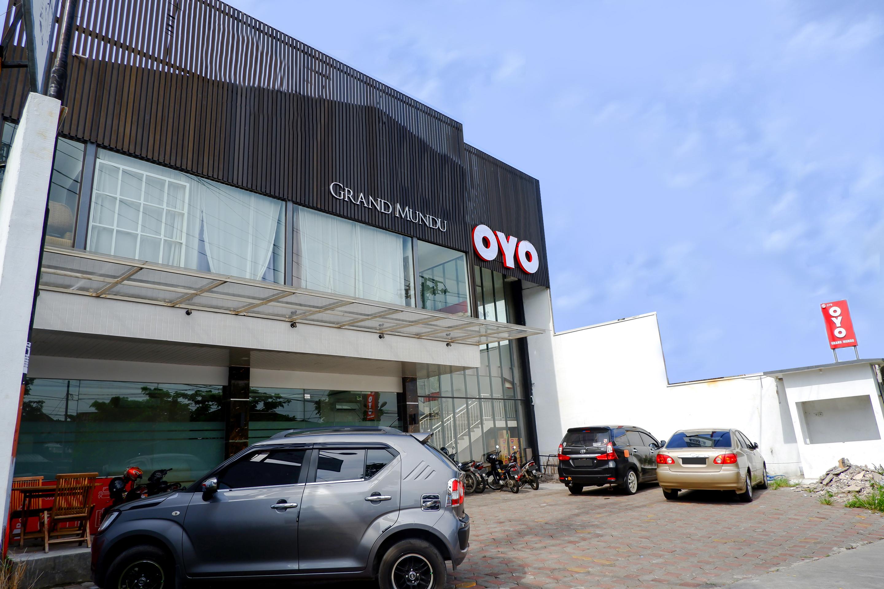 ホテル Oyo 379 Grand Mundu スマラン エクステリア 写真