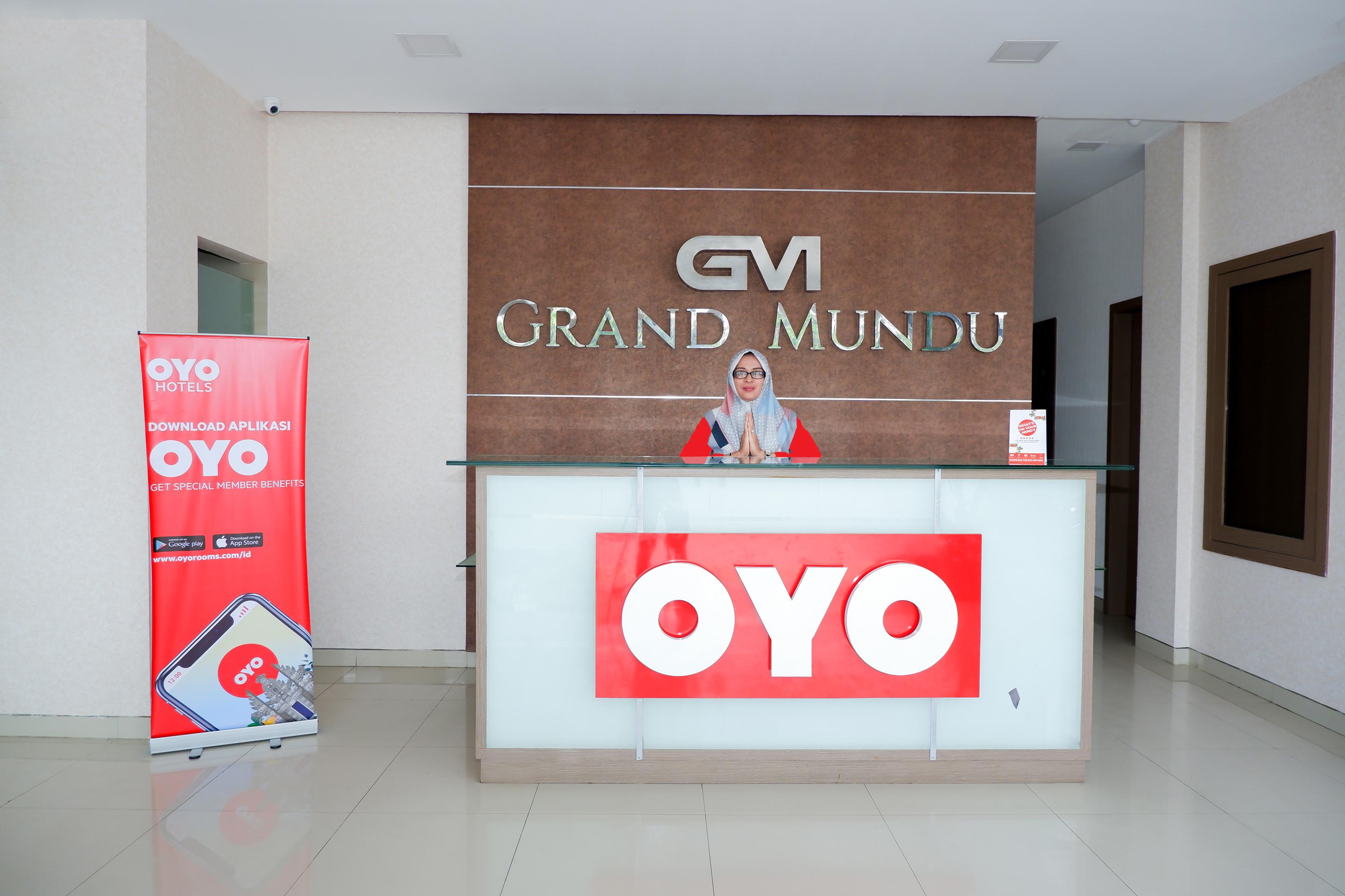ホテル Oyo 379 Grand Mundu スマラン エクステリア 写真