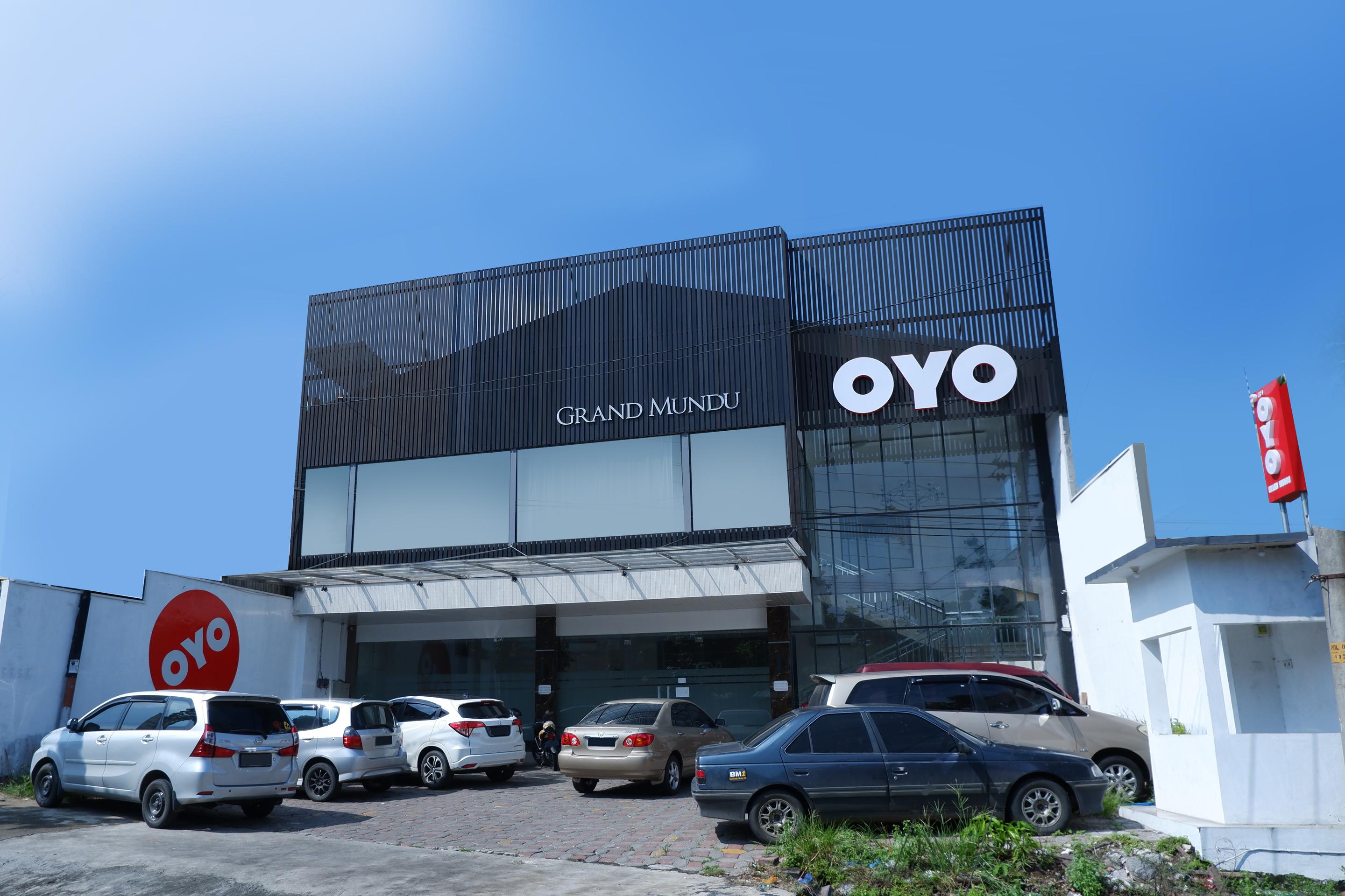 ホテル Oyo 379 Grand Mundu スマラン エクステリア 写真